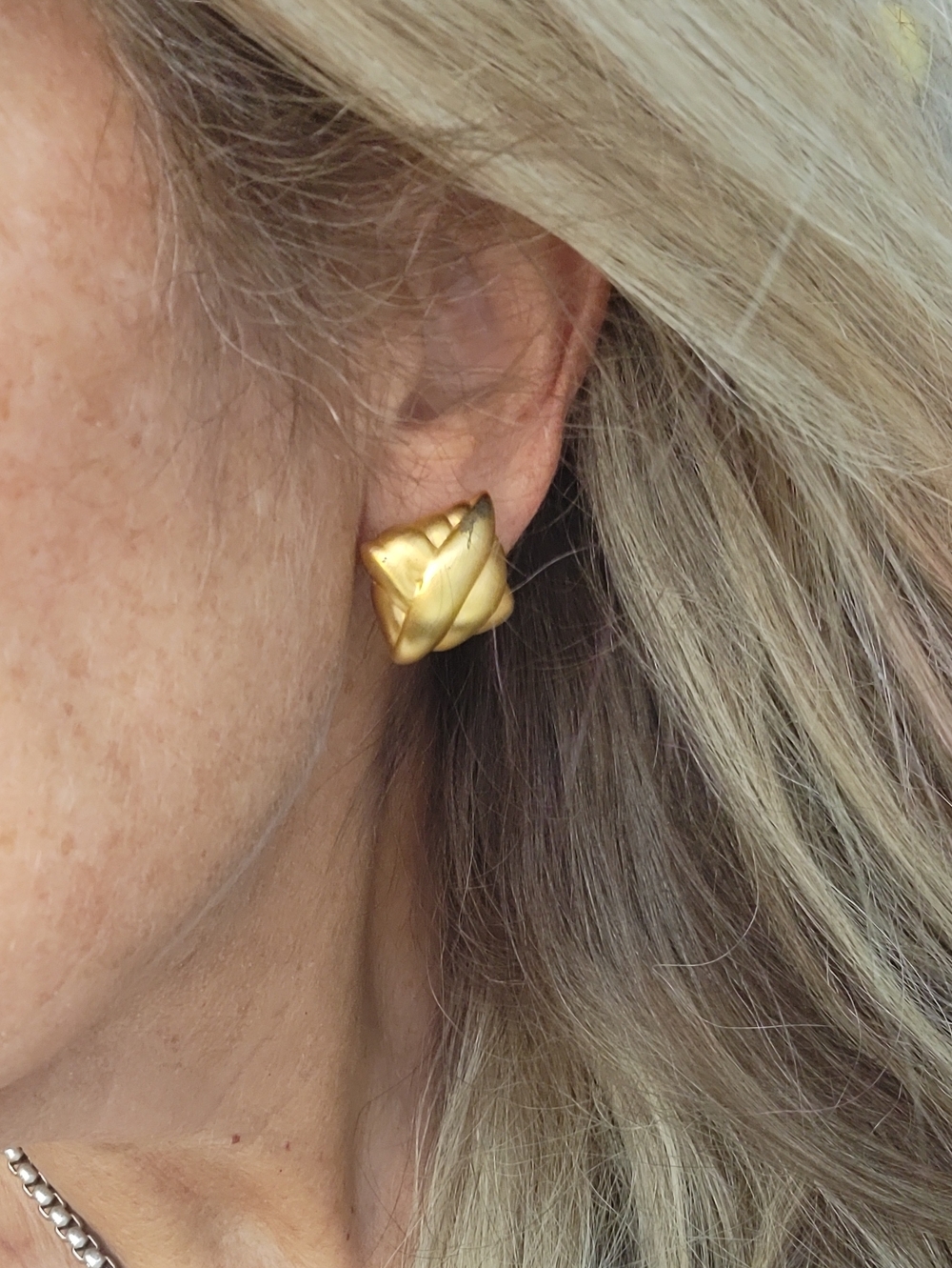 Ginnie Johansen Vintage 80's Matte Ribbed Square Post Earrings - Picture 7 of 7
